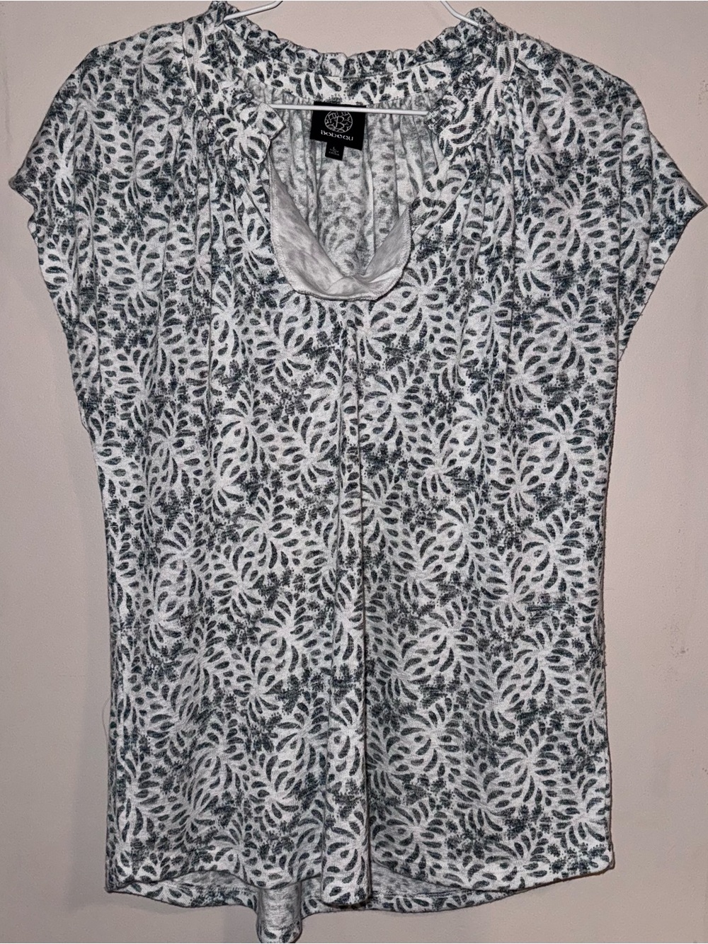 bobeau White & Gray Printed Cap Sleeve Top